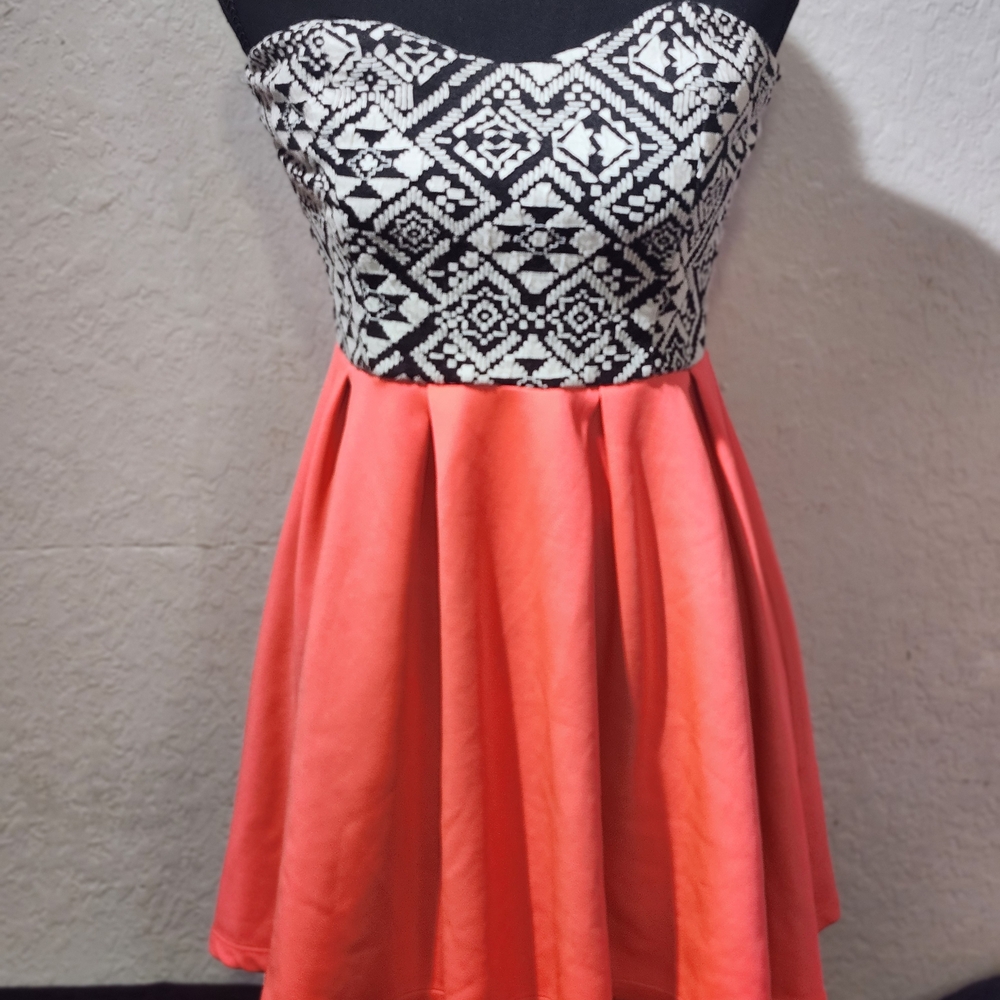 Style Rack Strapless Mini Dress with a Black and White Geometric Top